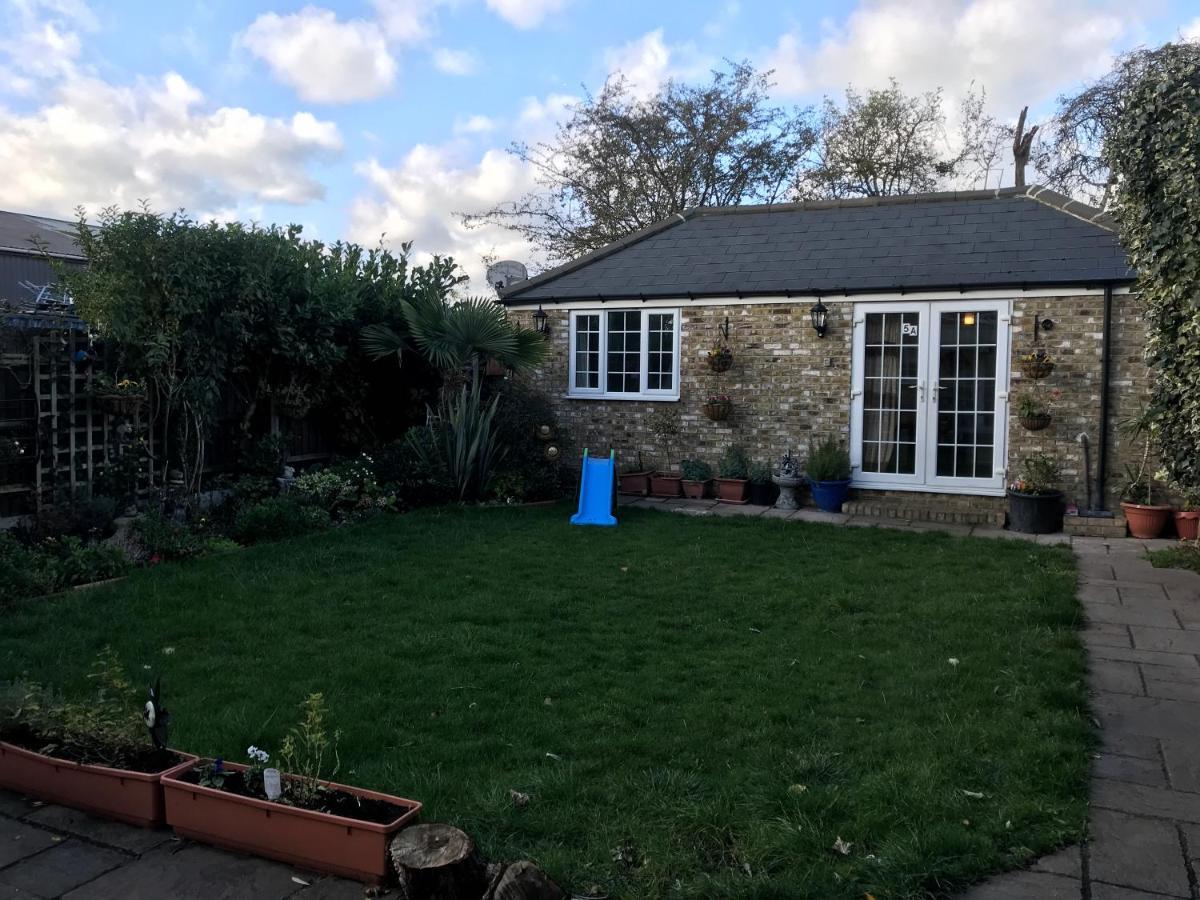 Cosy Cottage Annex In Fairlop Ilford Exterior photo