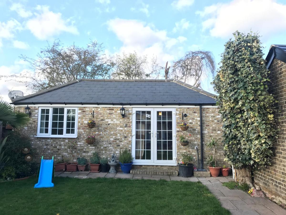 Cosy Cottage Annex In Fairlop Ilford Exterior photo